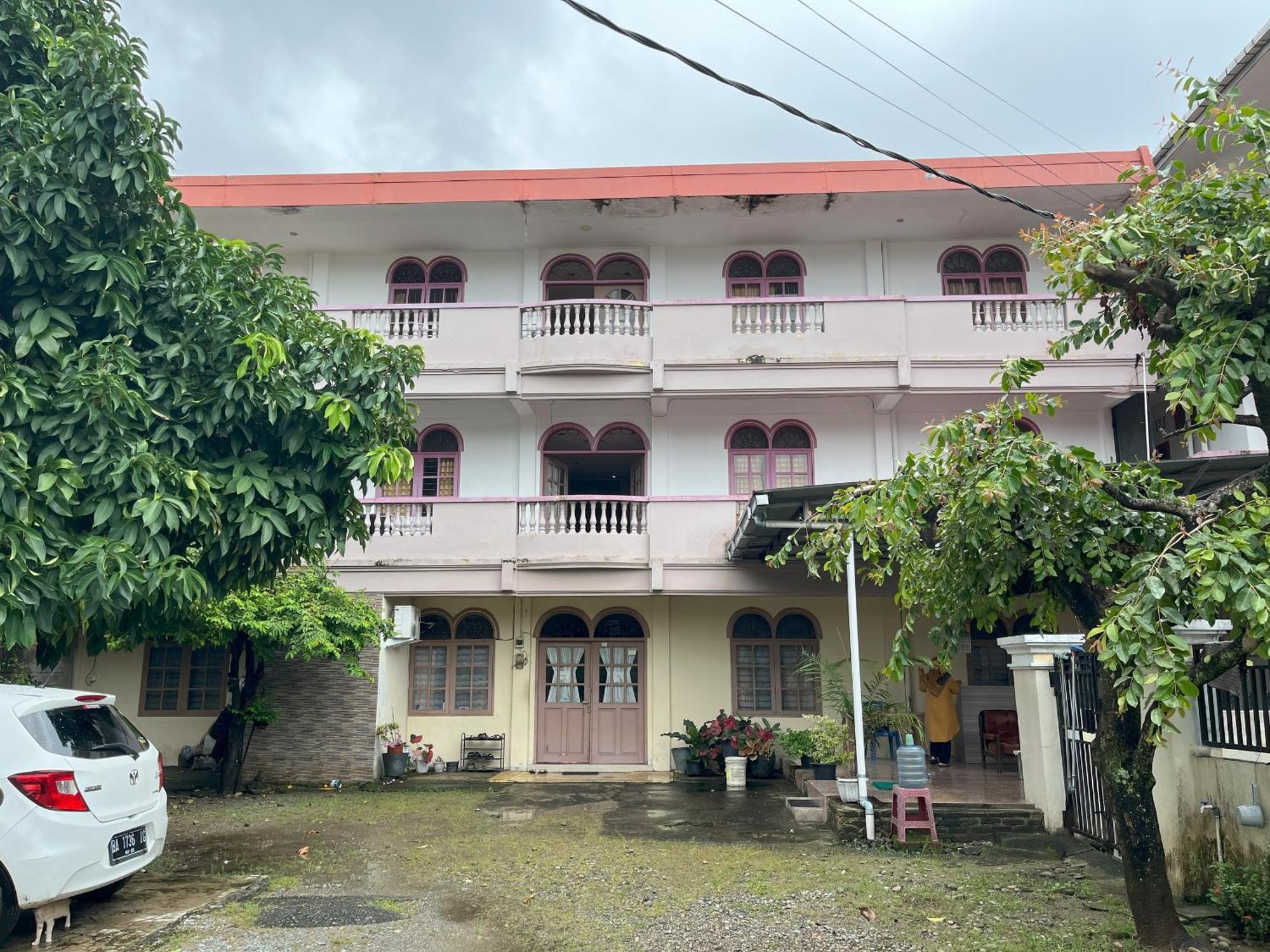 Collection O Hotel Pratiwi Anggrek Near Pantai Padang Exterior photo