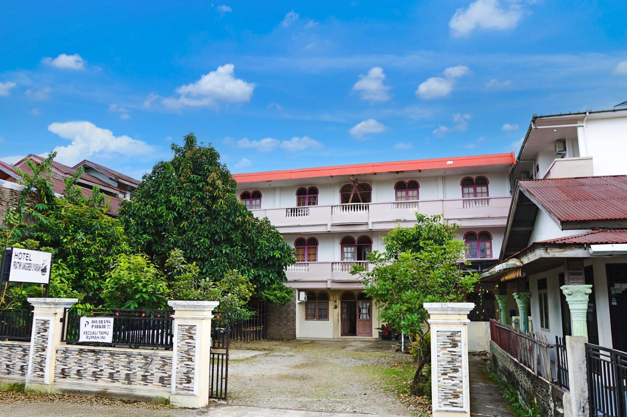 Collection O Hotel Pratiwi Anggrek Near Pantai Padang Exterior photo