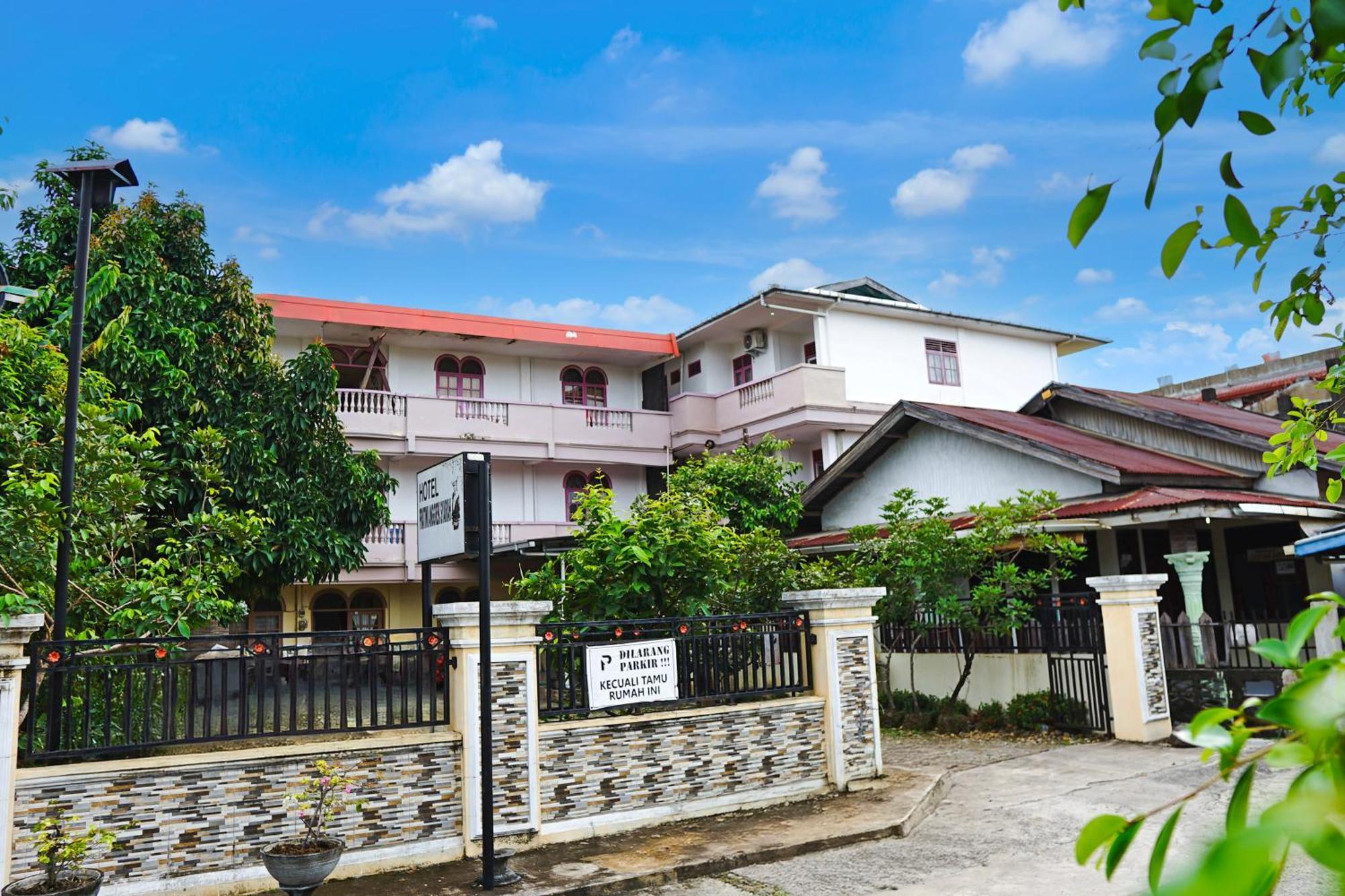 Collection O Hotel Pratiwi Anggrek Near Pantai Padang Exterior photo