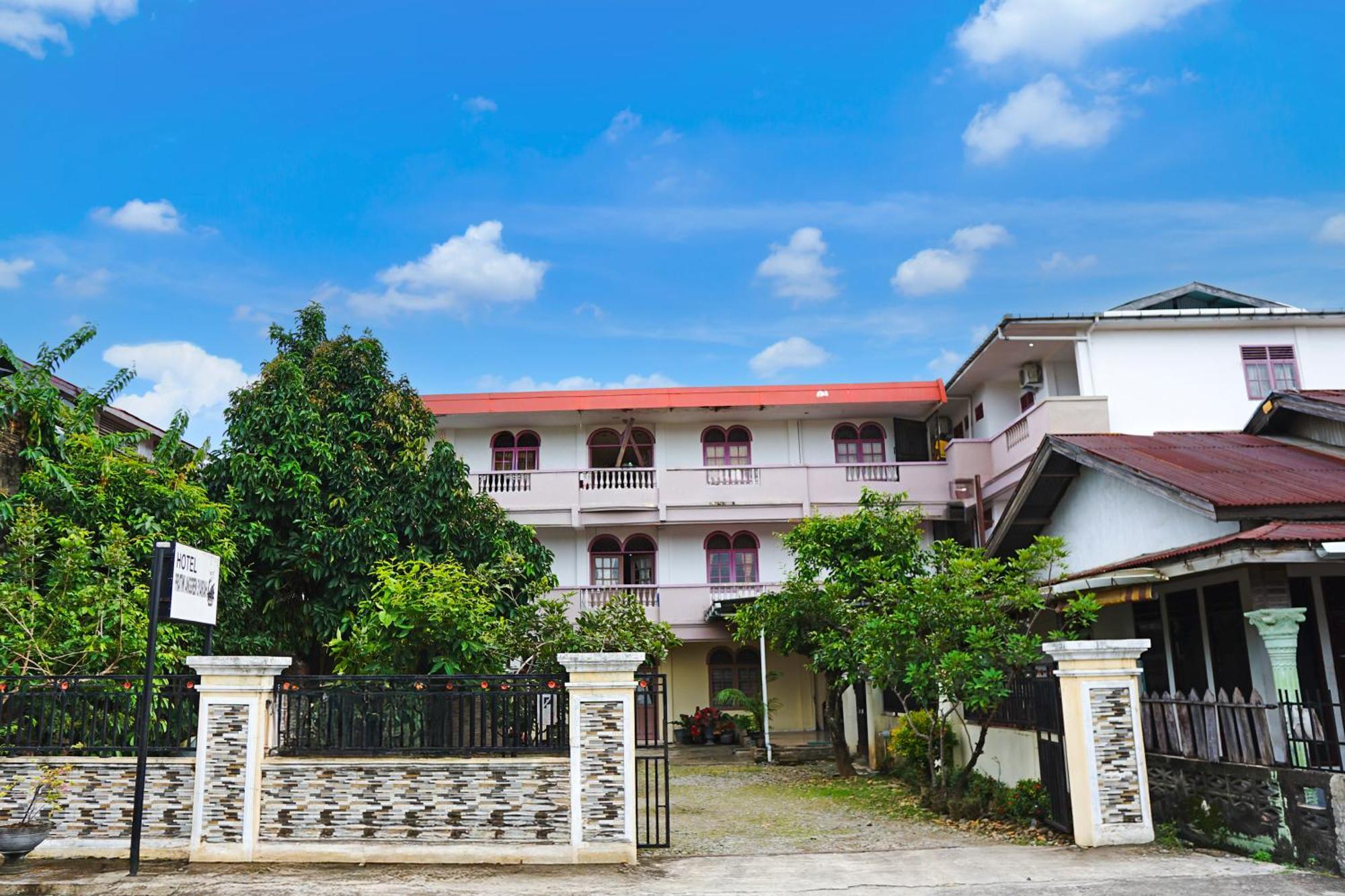 Collection O Hotel Pratiwi Anggrek Near Pantai Padang Exterior photo